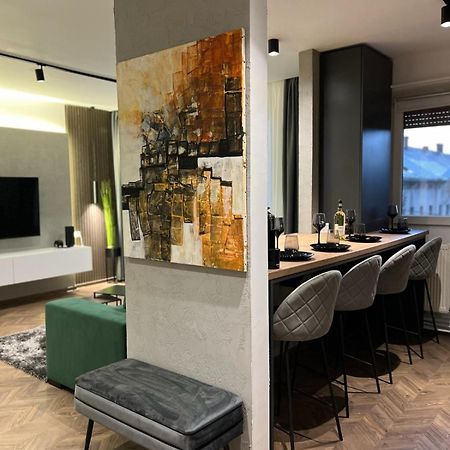 Cinearte Residence Caransebes Ngoại thất bức ảnh