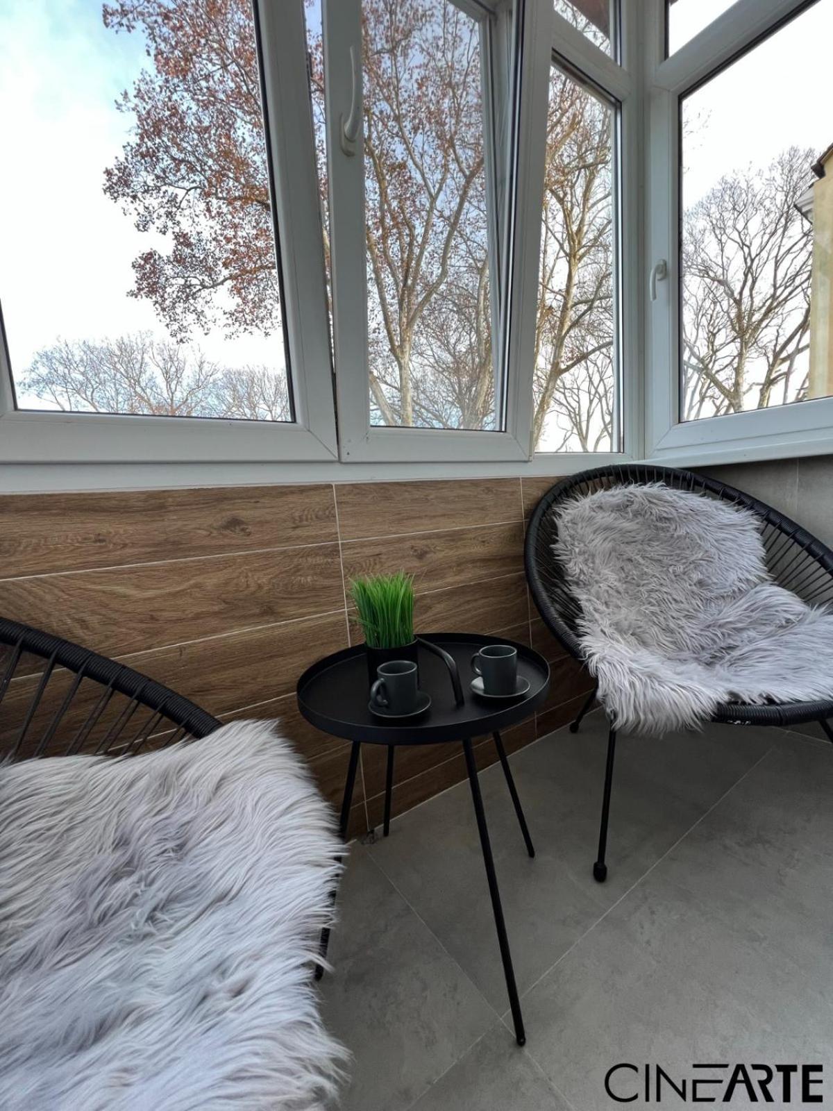 Cinearte Residence Caransebes Ngoại thất bức ảnh